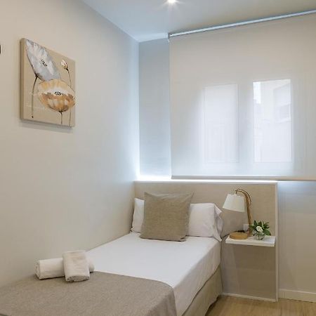 Apartamentos Turisticos Madanis L'Hospitalet de Llobregat Dış mekan fotoğraf