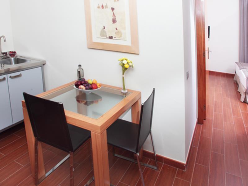 Apartamentos Turisticos Madanis L'Hospitalet de Llobregat Oda fotoğraf