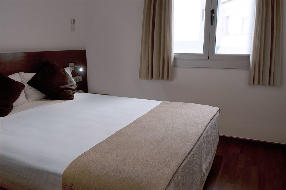 Apartamentos Turisticos Madanis L'Hospitalet de Llobregat Dış mekan fotoğraf